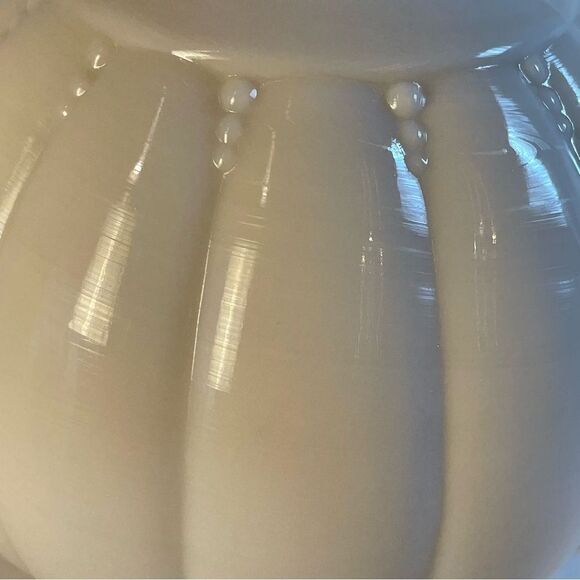 old ivory colored milk glass table lamp, vintage alacite Aladdin lamp shade - Picture 8 of 15